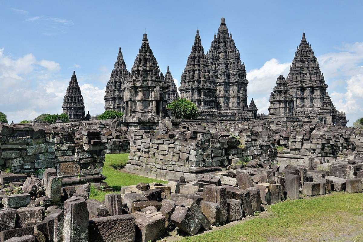 Candi Prambanan - 10 Destinasi Liburan Sekolah di Jogja