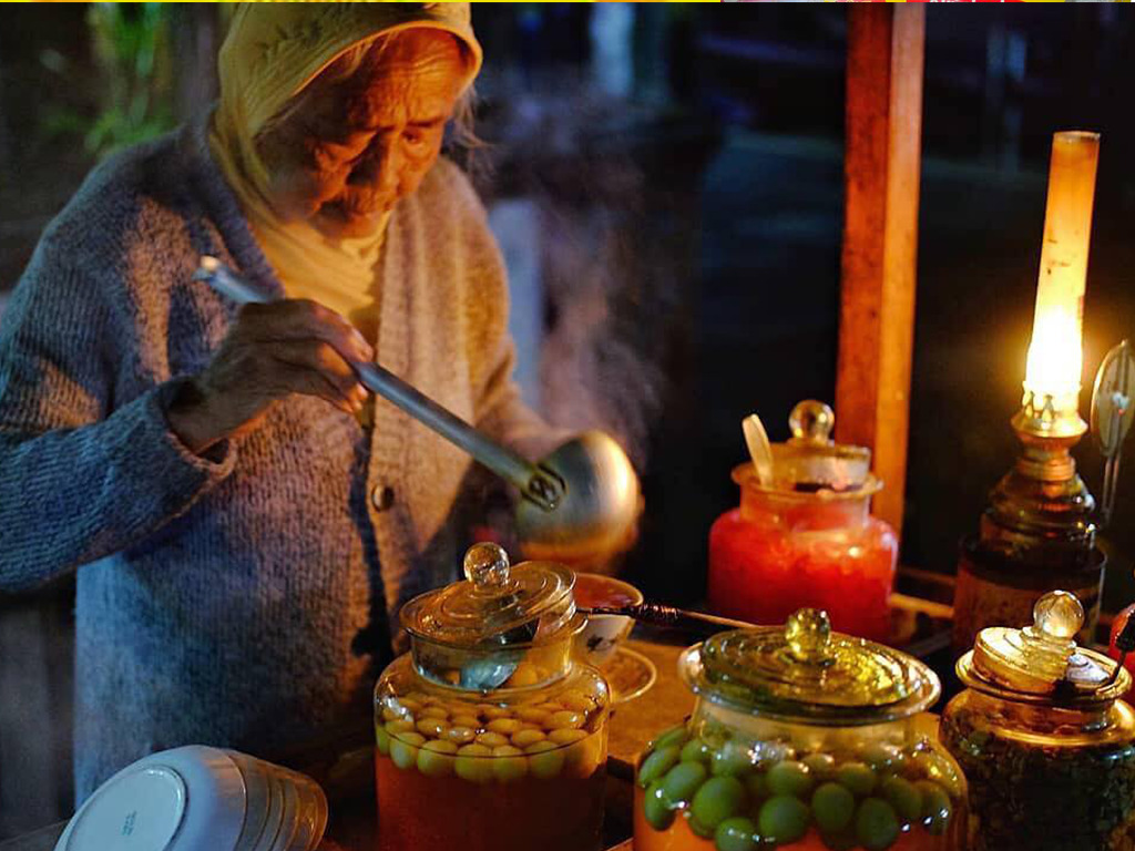 Wedang Ronde Alun alun jogja - 10 Wisata Kuliner Jogja yang Wajib Kamu Coba