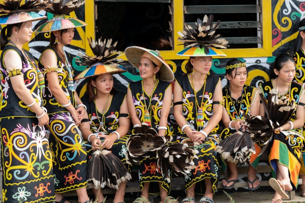Perempuan Suku Dayak - Budaya Suku Dayak