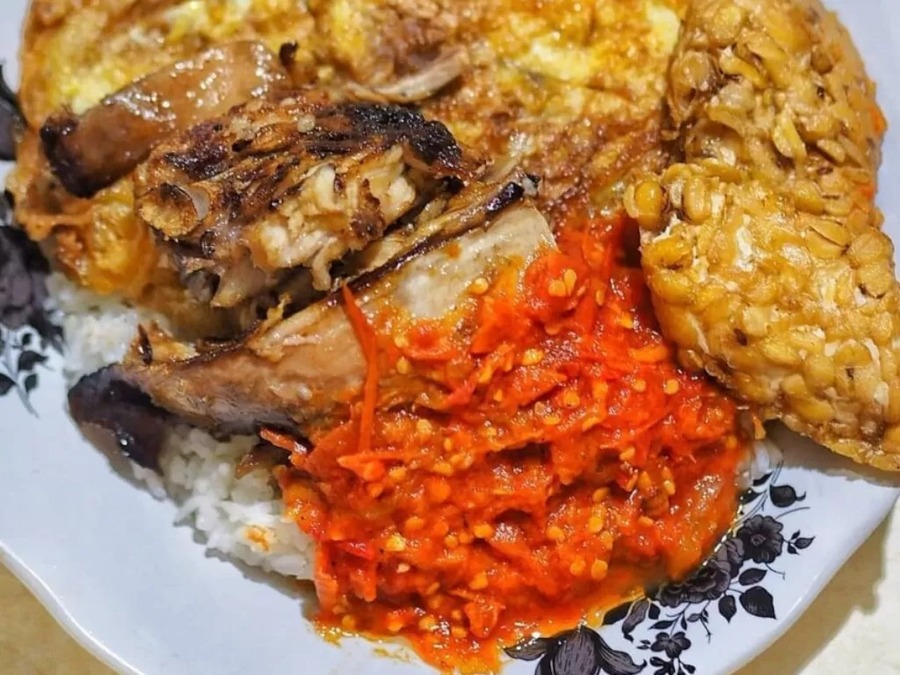 Sego Sambel Mak Yeye - Wisata Kuliner Surabaya