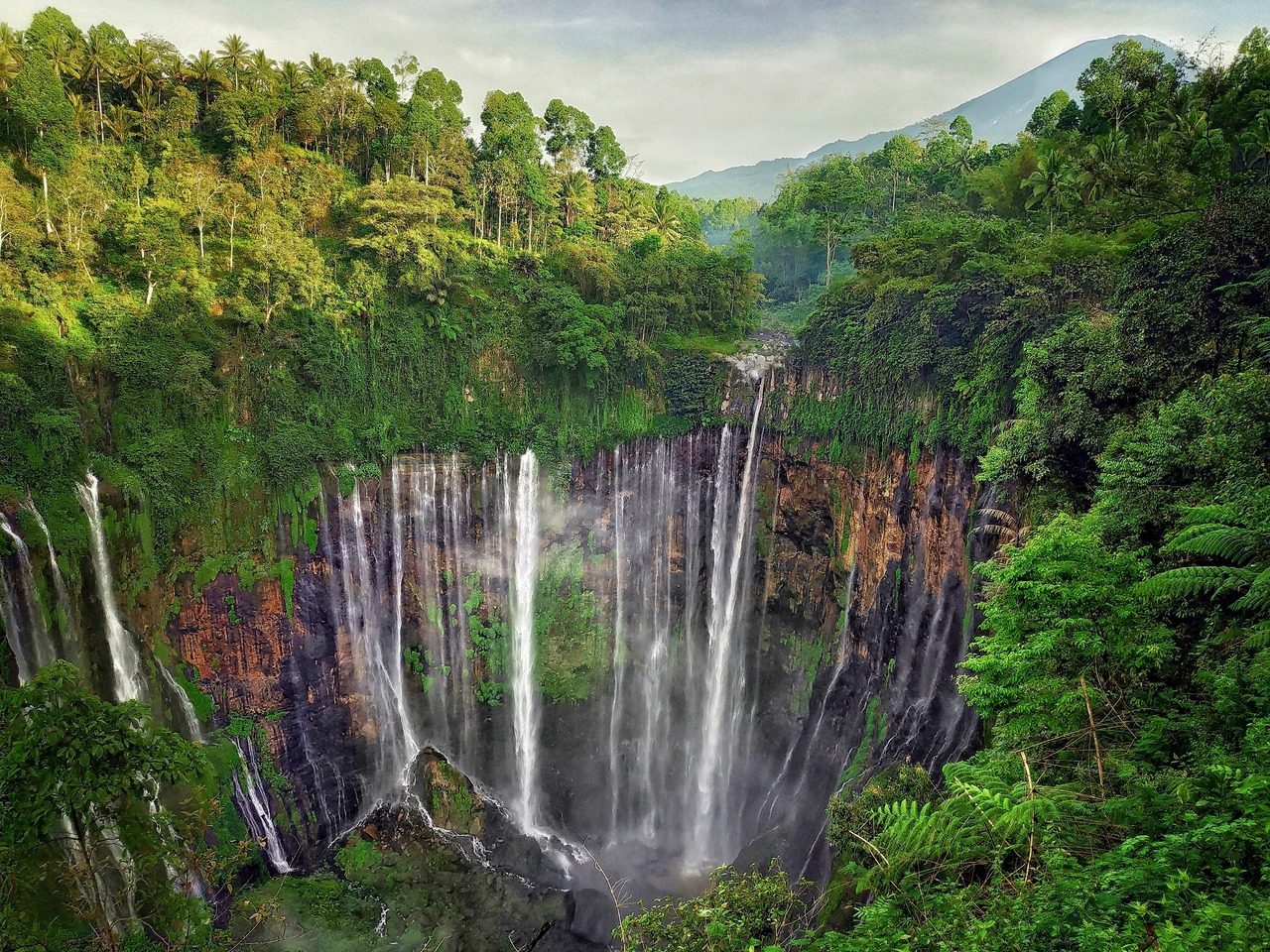 Tumpak Sewu - Wisata Air terjun Indonesia