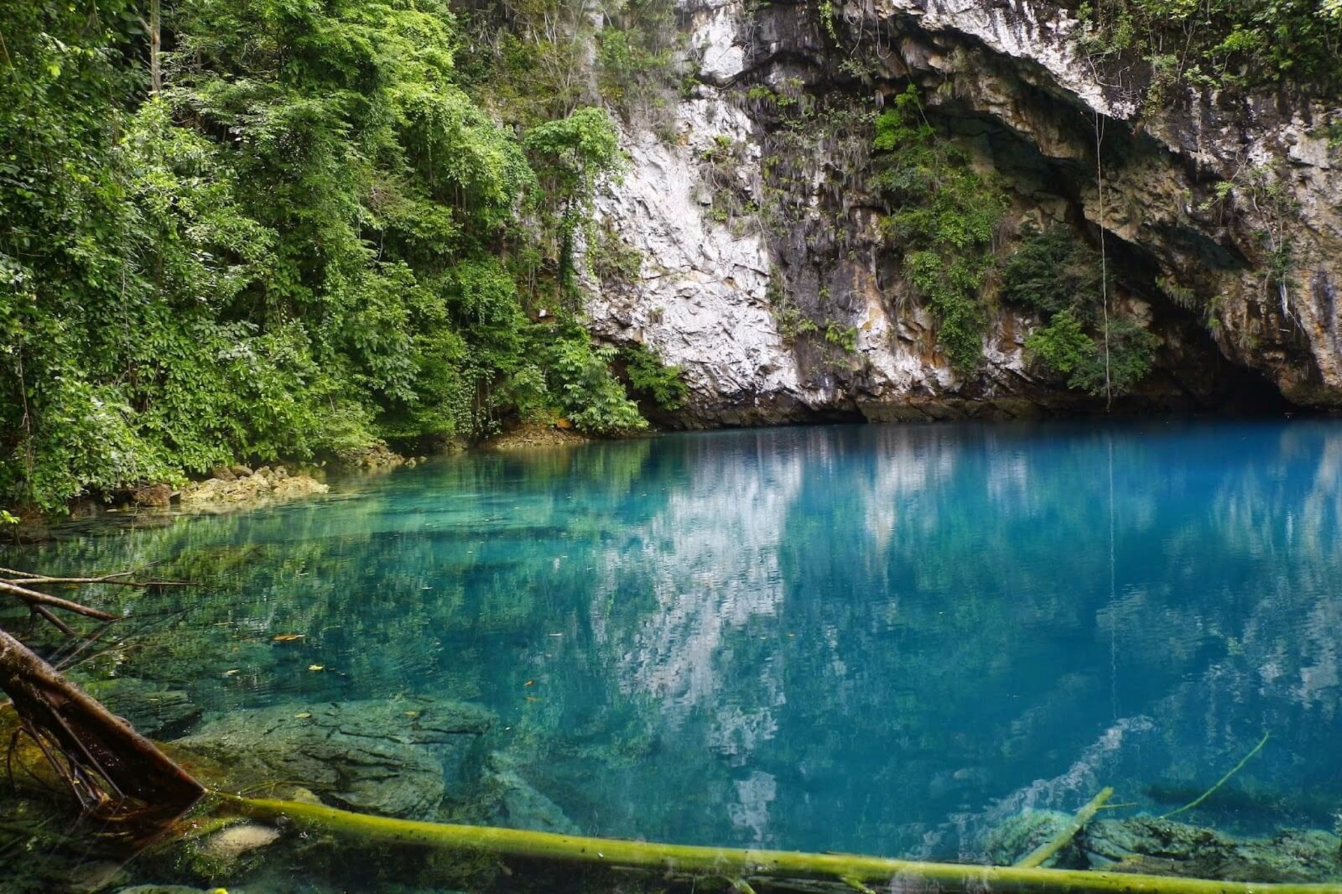 Danau Kaco - 10 Wisata Tersembunyi di Indonesia