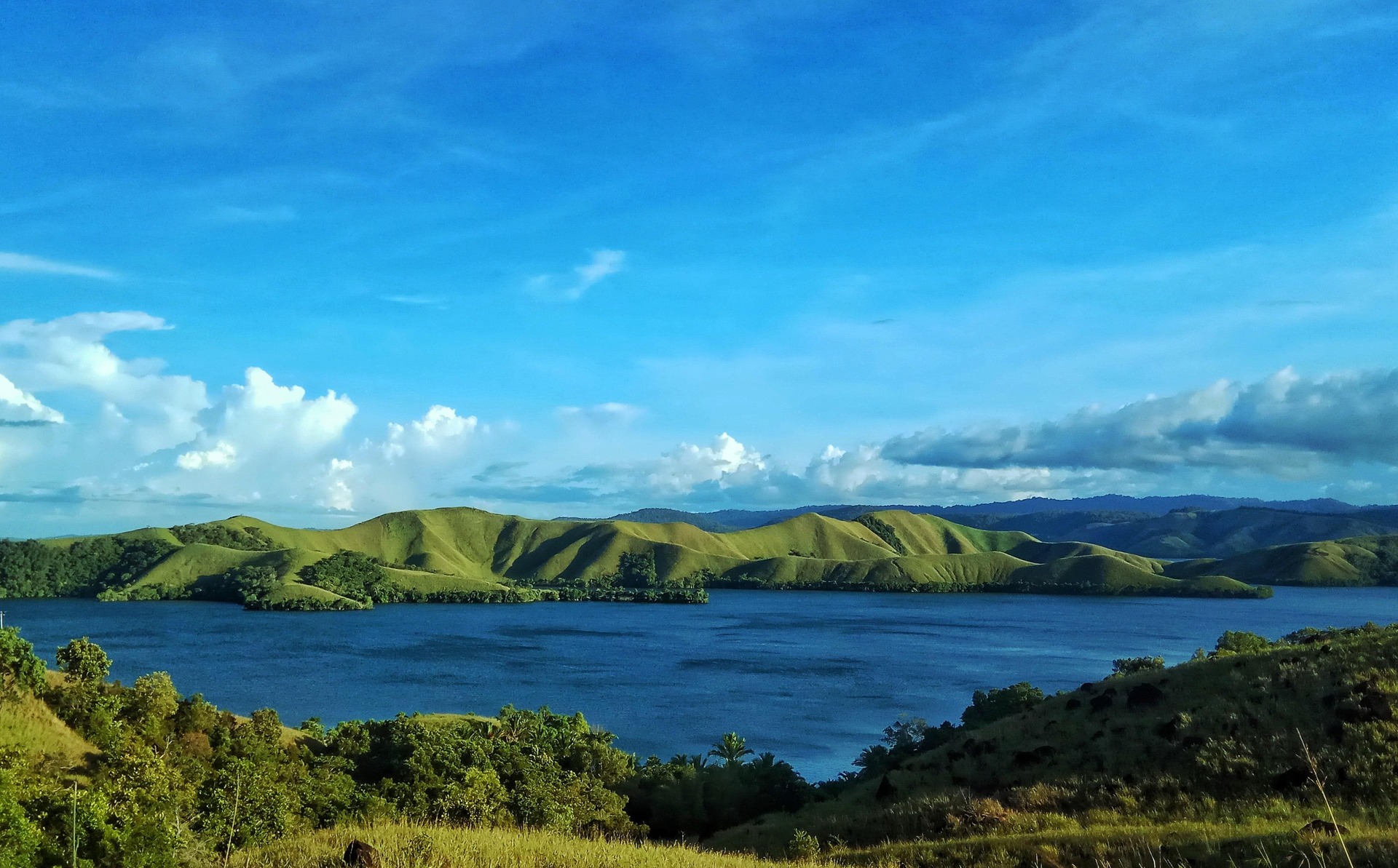 Danau Sentani - Wisata Danau di Indonesia