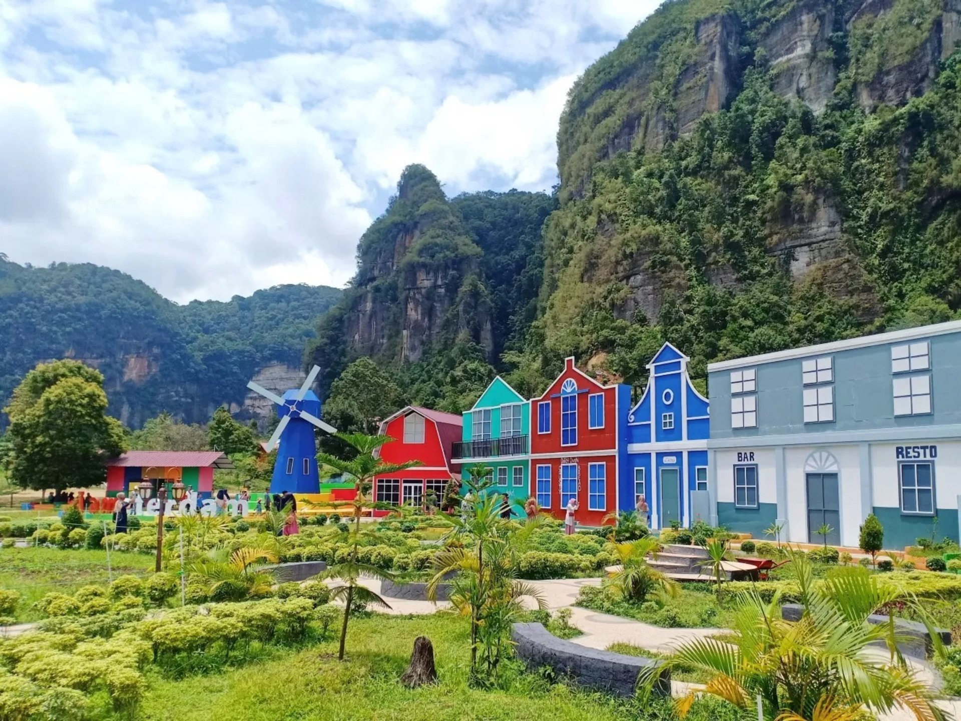 Lembah Harau - 10 Wisata Tersembunyi di Indonesia