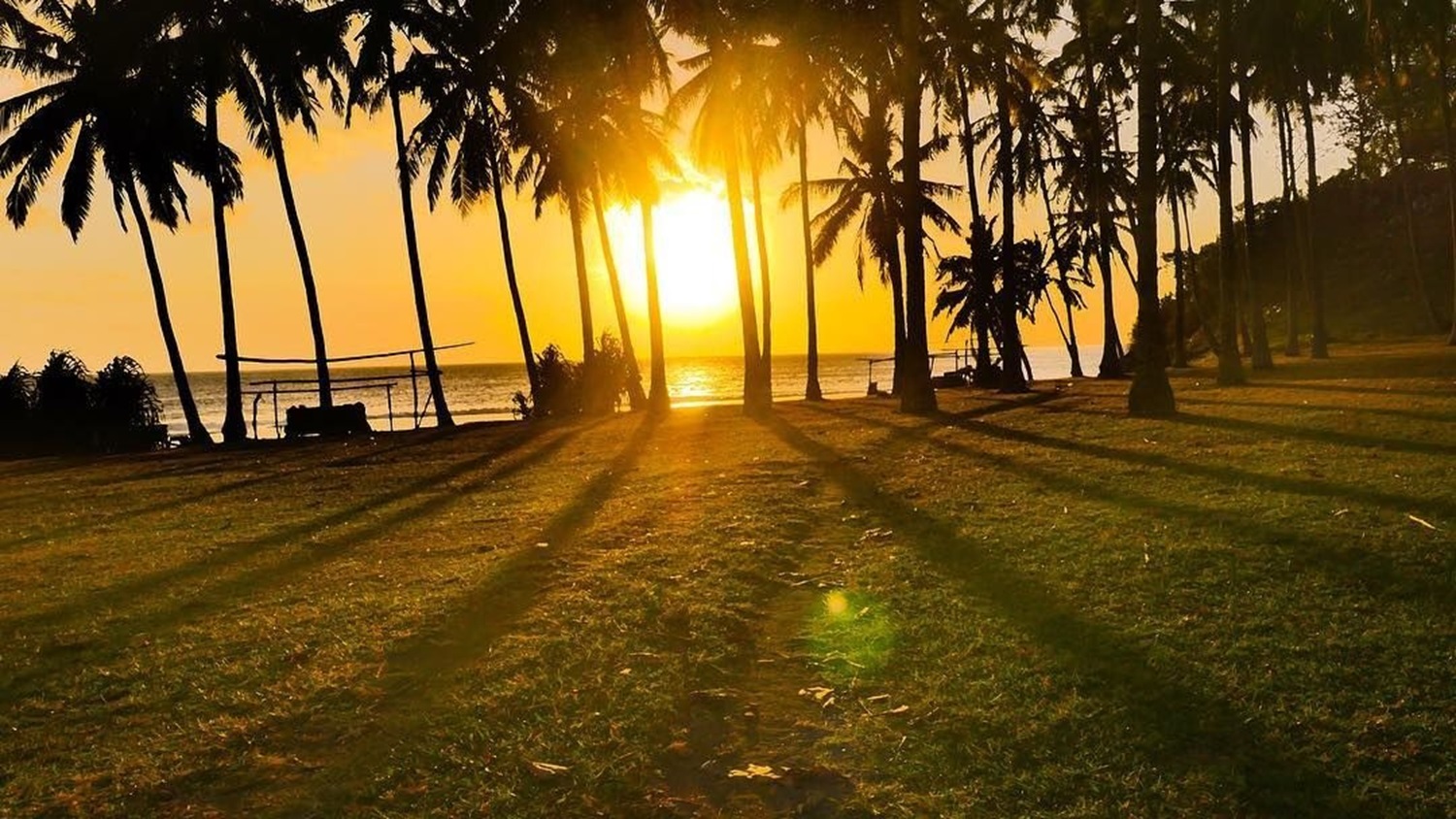 Pantai Sengigi - Sunset Pantai Indonesia