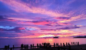 5 Pantai di Indonesia yang Menawarkan Sunset Paling Menawan