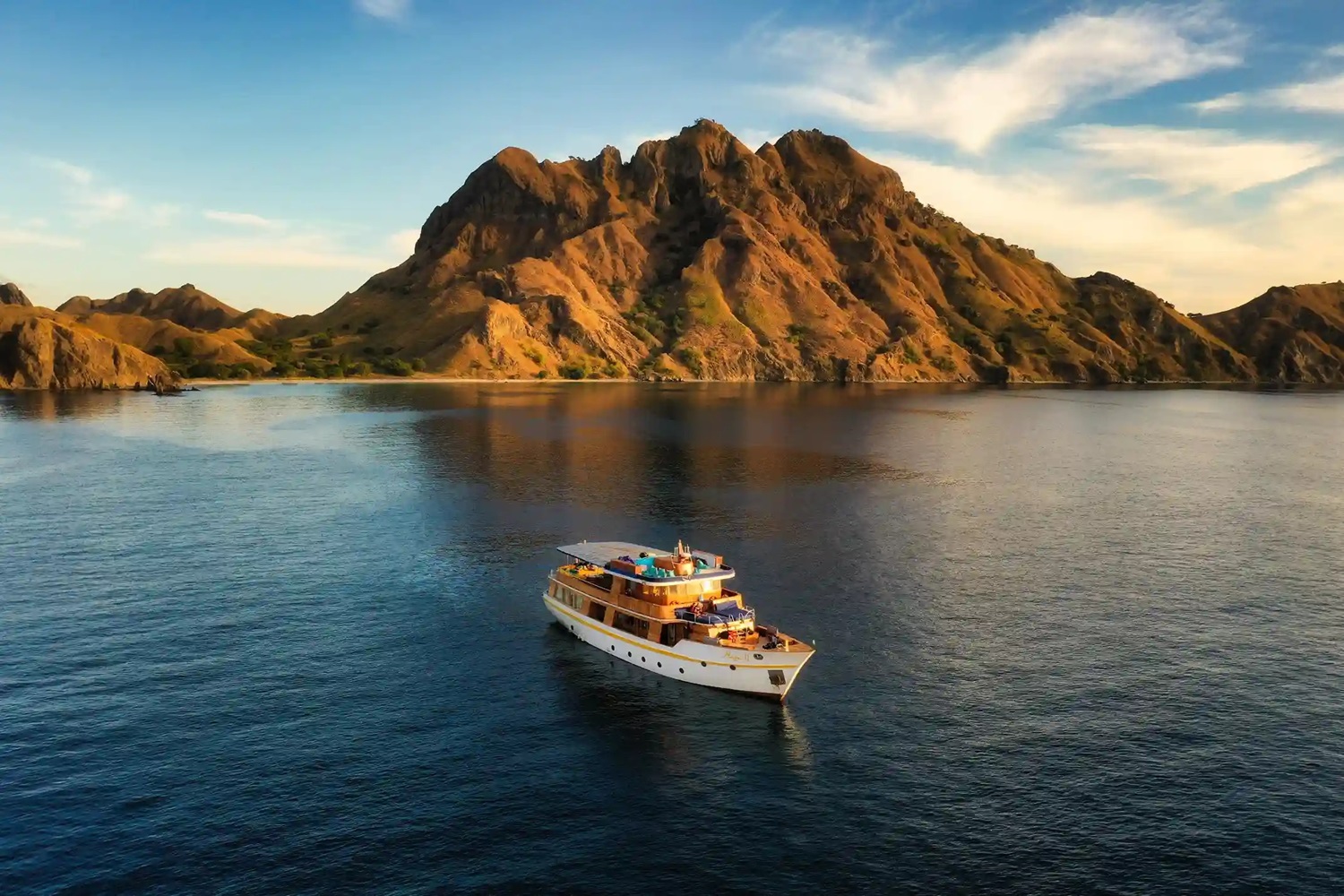 Pulau Komodo - Wisata Bahari di Indonesia